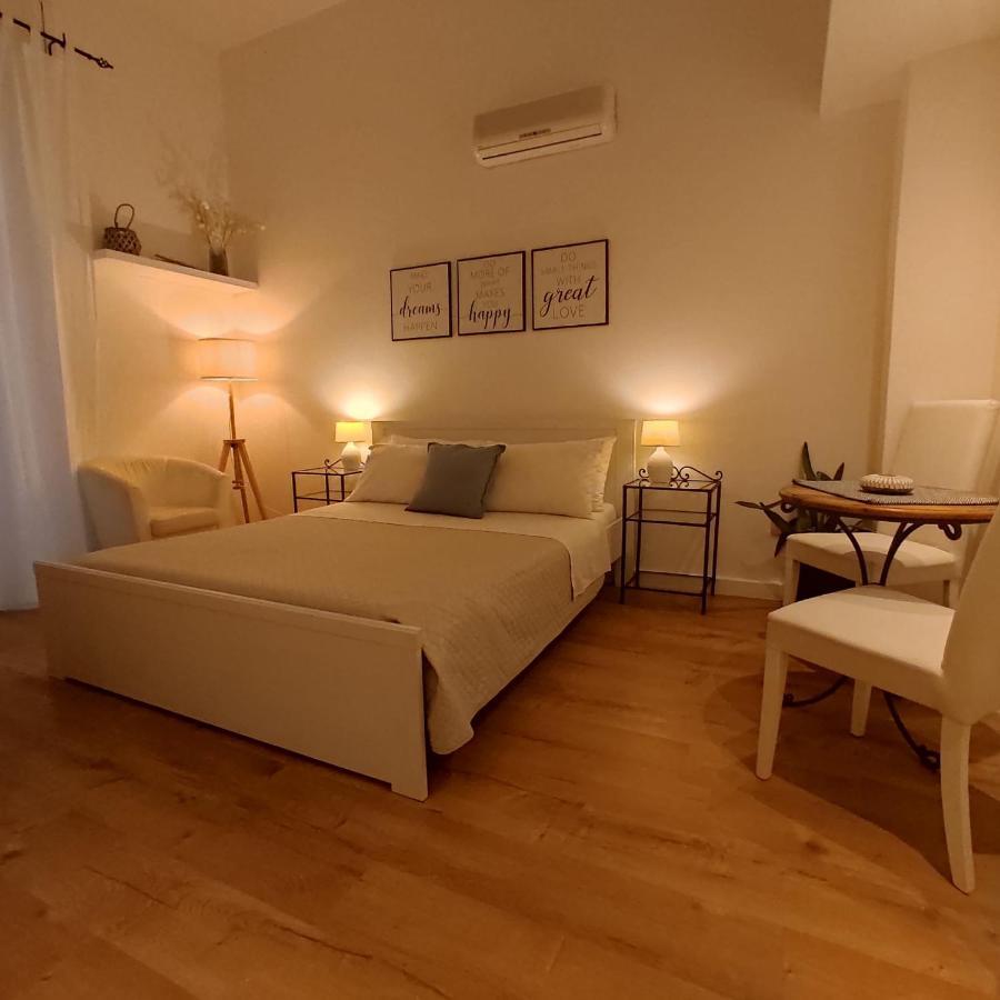 Krly Exclusive Rooms Кальярі Екстер'єр фото