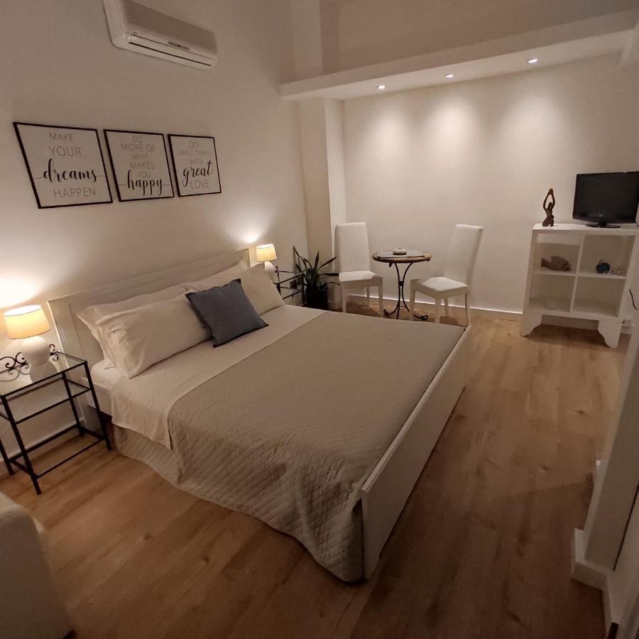 Krly Exclusive Rooms Кальярі Екстер'єр фото