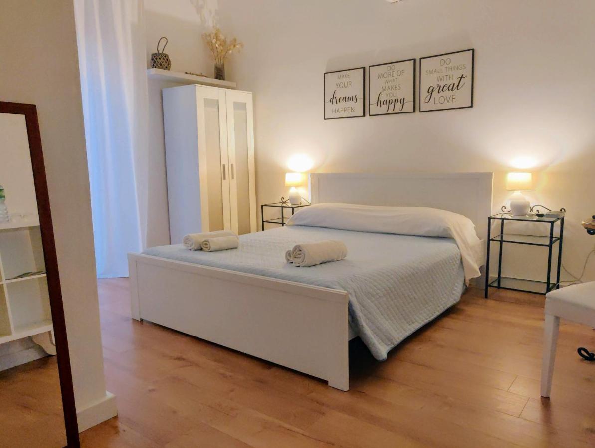 Krly Exclusive Rooms Кальярі Екстер'єр фото