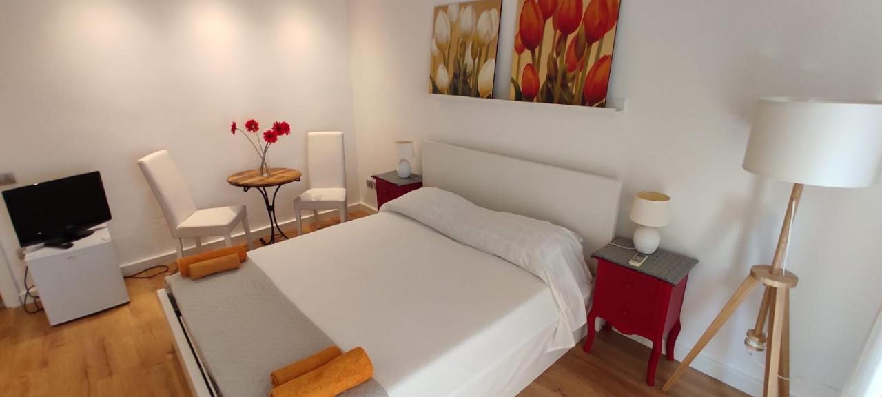 Krly Exclusive Rooms Кальярі Екстер'єр фото